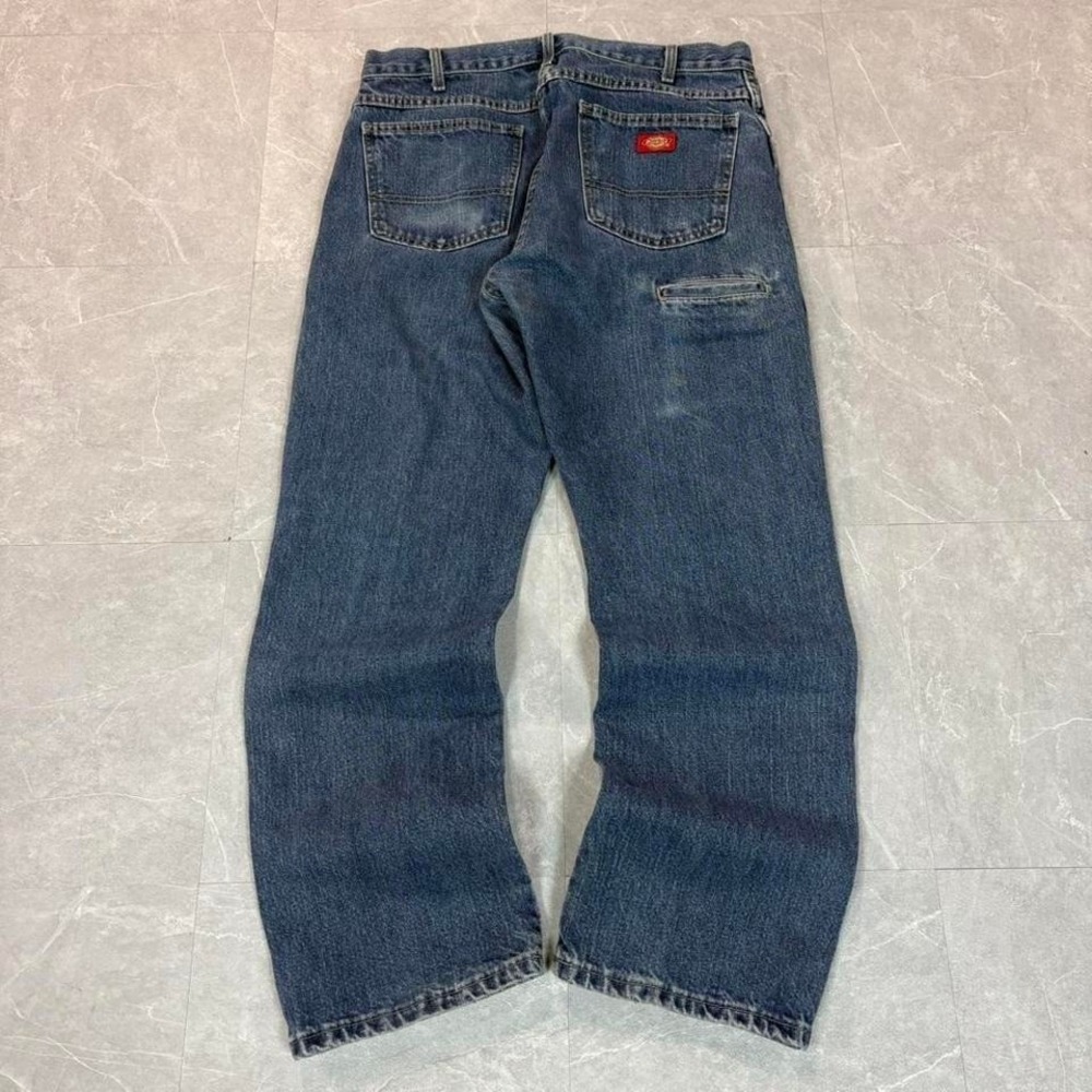 Dickies blue denim jeans with a relaxed‎ fit